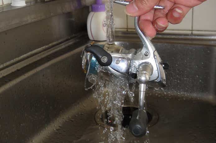 スピニングリールの水洗いの画像