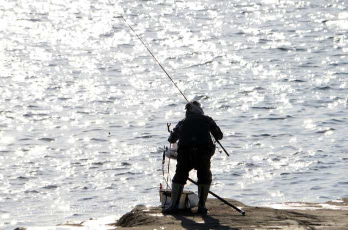 磯釣り入門！必要な道具と仕掛けとは？安全装備までチェック