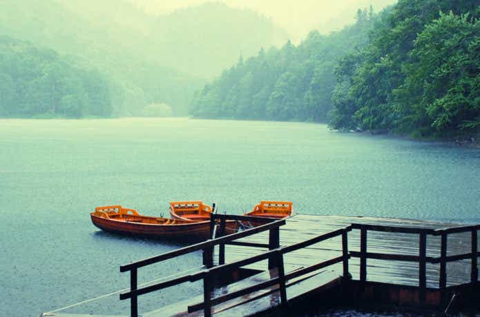 梅雨　湖　画像