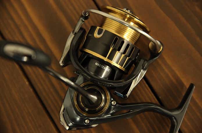 Daiwa Spinning Reel 17 THEORY 4000 Gear Ratio 4.9:1 Fishing Reel