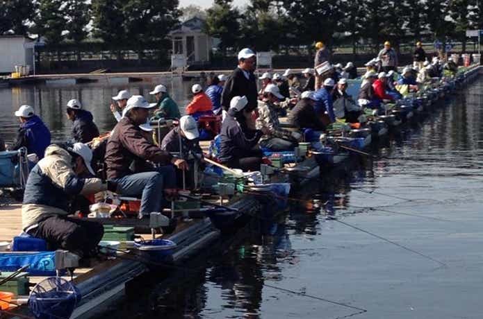 椎の木湖のへら師
