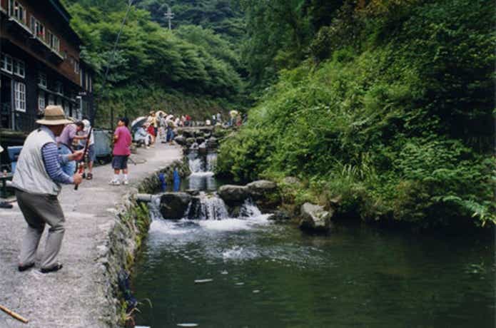 千早川マス釣場