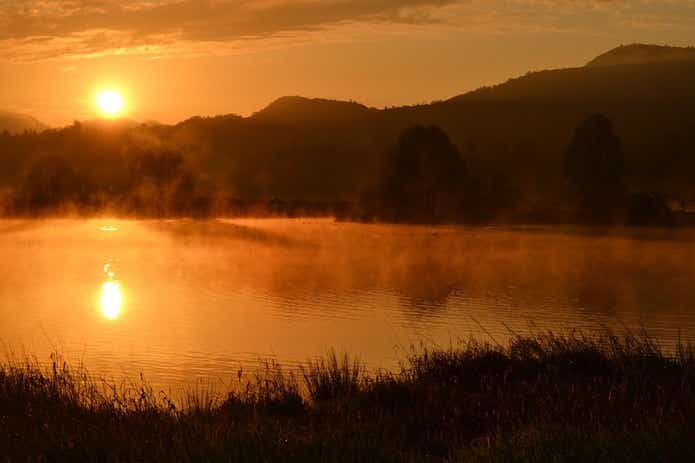夕日の野池