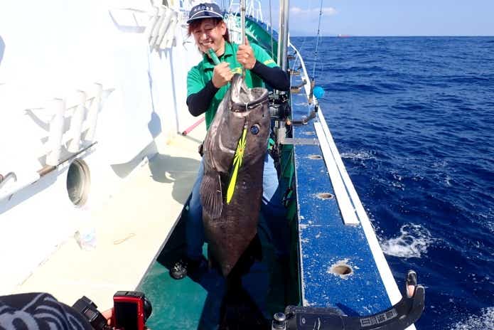 釣り上げられたアブラボウズ