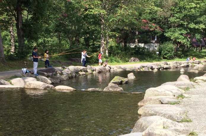 湯沢フィッシングパークの釣り風景