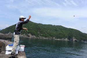 ダンゴ釣りをしている風景