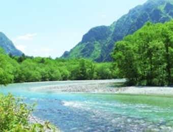 綺麗な清流
