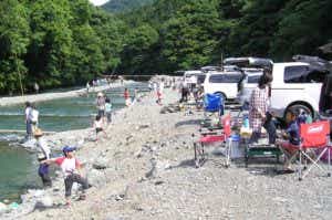 早戸川国際マス釣場の混雑状況