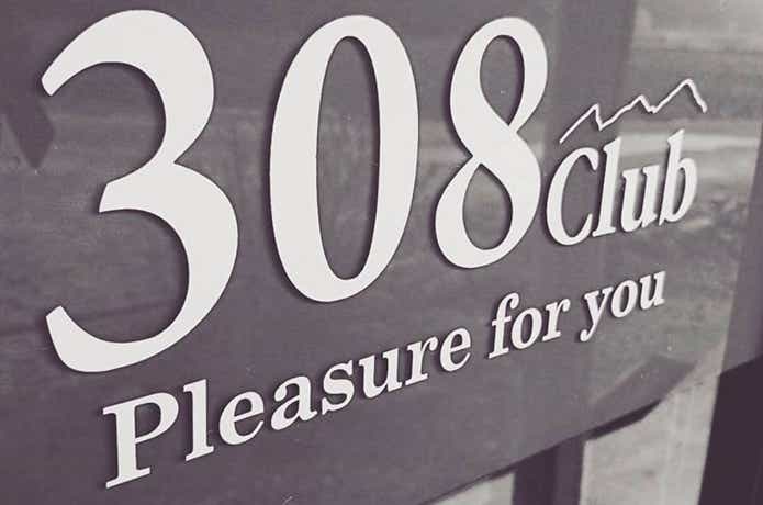 308clubの看板