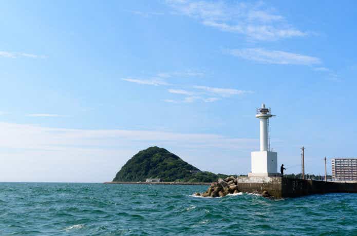 鐘崎港の灯台