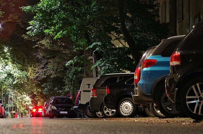 深夜の駐車場