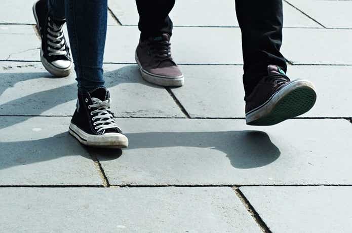 walking-454543_640