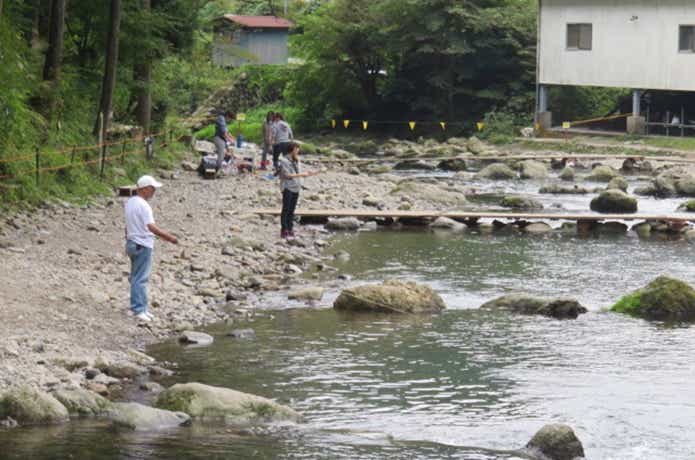 秋川国際マス釣場