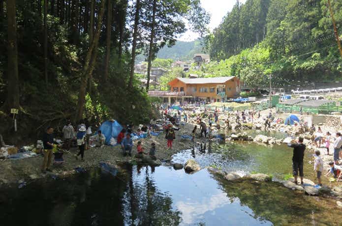 秋川国際マス釣場