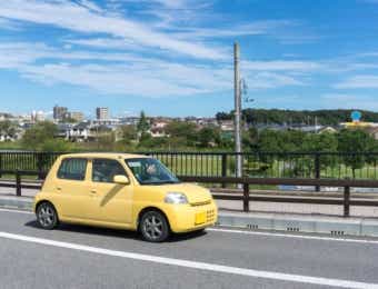 郊外　車
