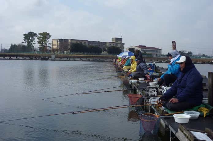 神扇池でへらぶな釣り