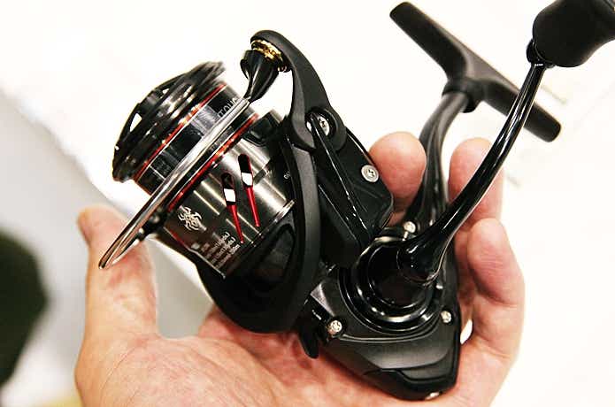 DAIWA 18 TATULA スピニングリール