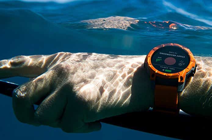 サーフィンだけじゃなく釣りにも！】ニクソンの腕時計が最高にクール