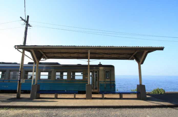電車と海