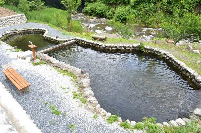 トラウトファーム秋川の釣り池