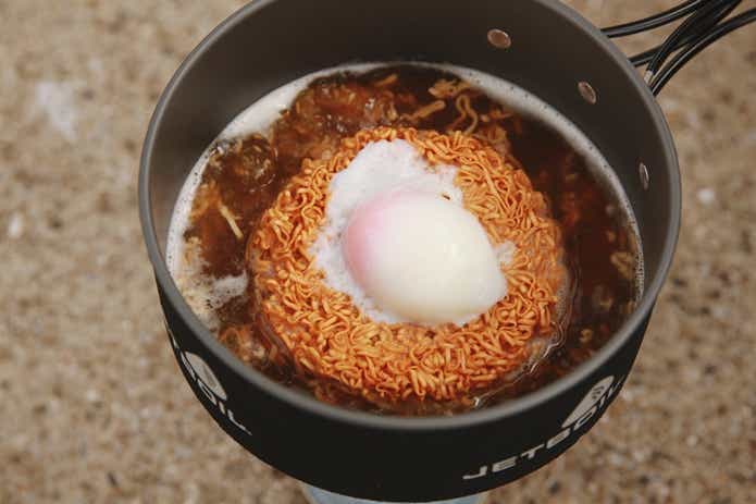 アウトドアで即席めん