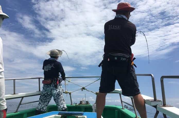 庄治郎丸で大型魚とのやりとり