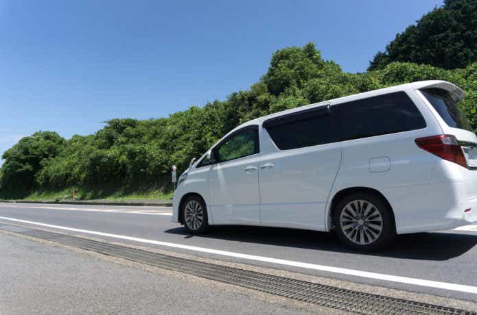 ワンボックスカーと道