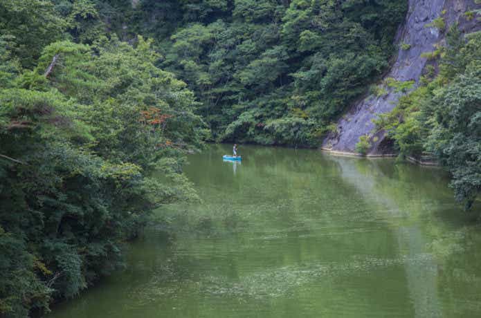 ダム湖でのバスフィッシング