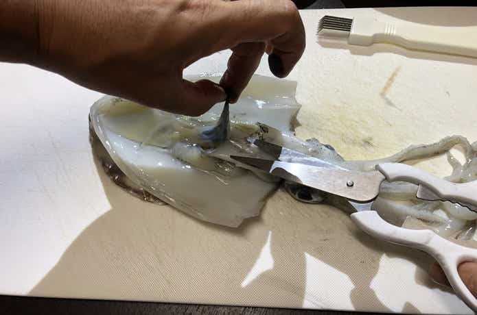 墨袋を取り出す