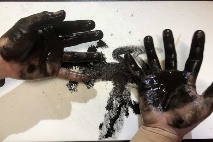 墨袋が破れる