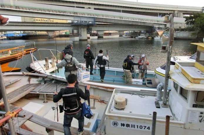 渡辺釣船店での乗船風景