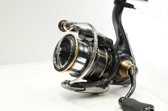 た*る様 DAIWA BALLISTIC FW LT2500S-C スピニングリ ダイワバリステックBALLISTIC FW LT2500S-C スピニングリール