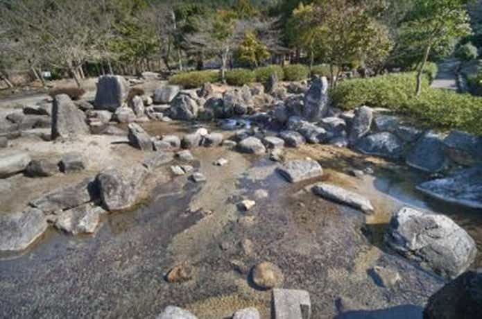 福岡　川遊び　一本松公園