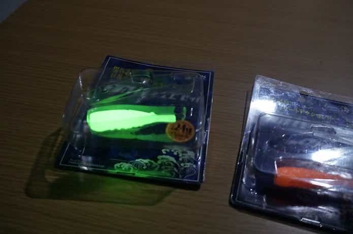 夜光カラーのデカハネエビ