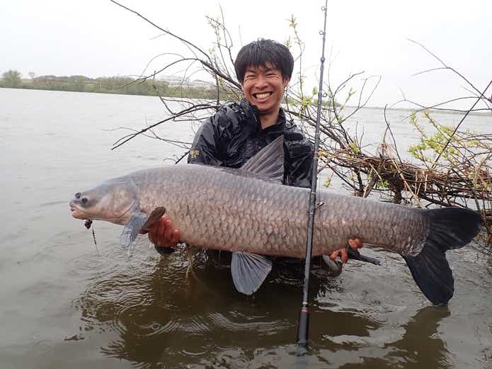 2メートルを超える怪物『アオウオ』vs怪魚ハンター兄弟！国内最大の淡水魚に挑んできました | TSURI HACK[釣りハック]