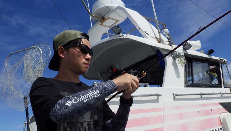 タイラバで釣りを楽しむ編集部