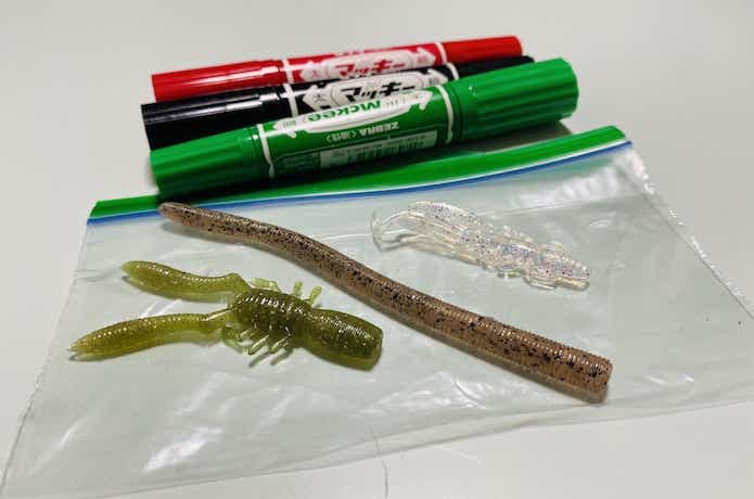 マッキーで塗る