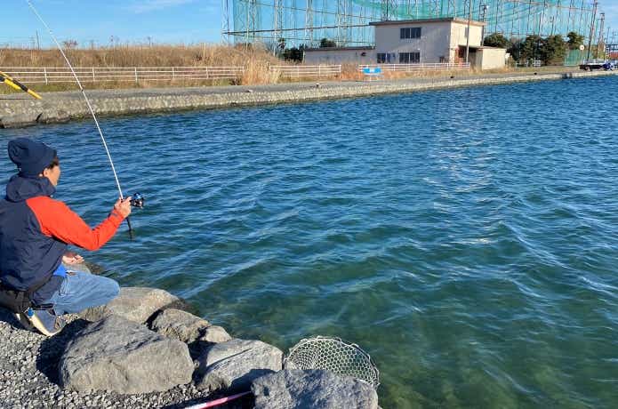 アルクスポンド焼津で釣りをしている画像