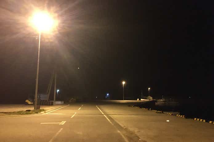 常夜灯で夜釣り
