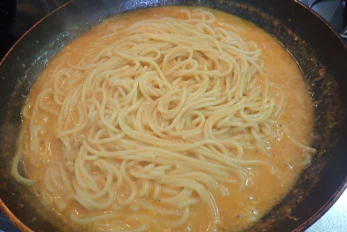 ウチダザリガニ　パスタ