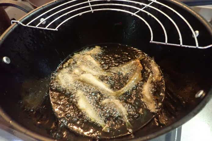 カワムツ　素揚げ