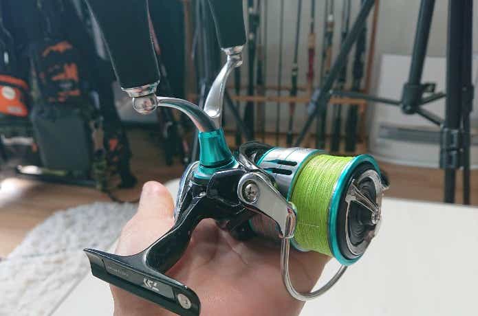 エギング専用リールの重さ
