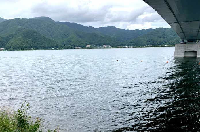 河口湖大橋の南側