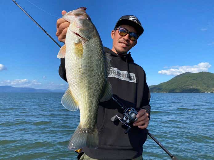 秋の琵琶湖　高比重ワームでの１本