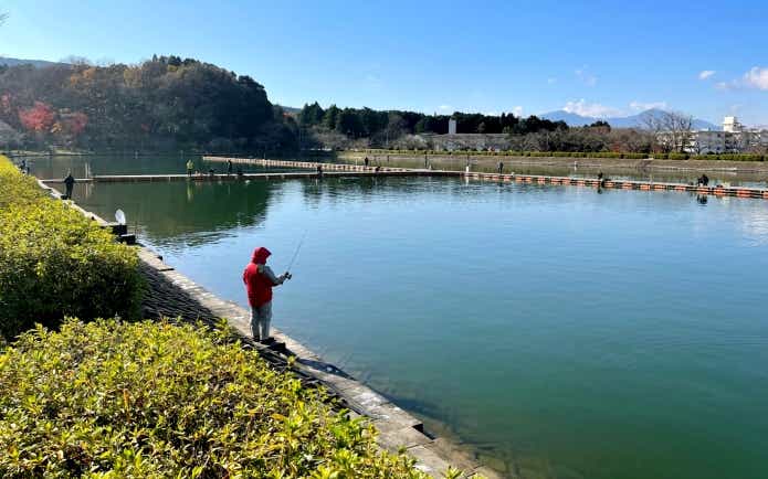 東山湖　石碑前