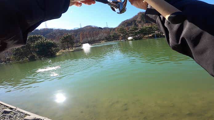 FISH UP 秋川湖　強烈な引き