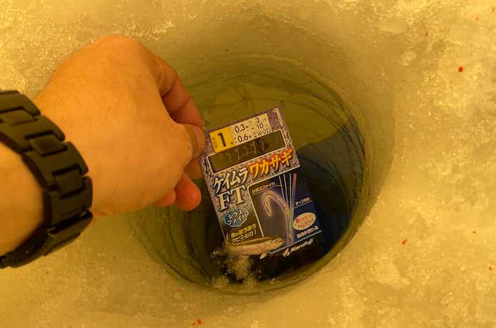 氷上のワカサギ釣り