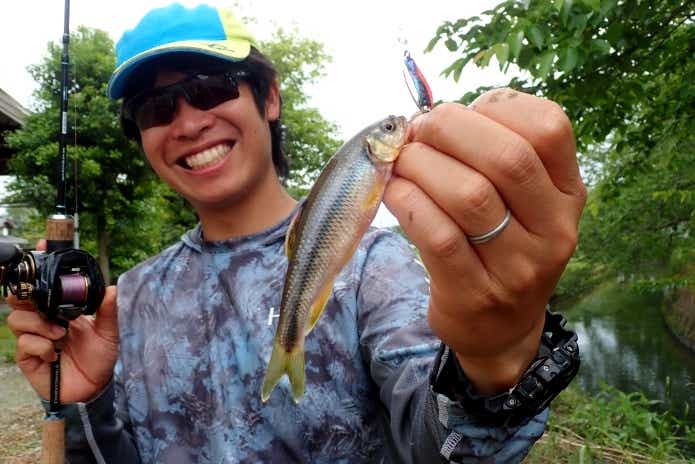 川　ルアー釣り　カワムツ　スプーン