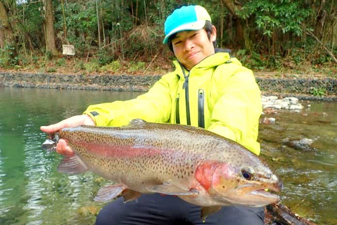 ニジマス釣り堀で釣れない時、人一倍楽しむ＆たくさん釣る為のコツを