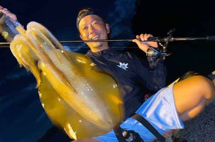 エギングロッドで釣った親イカ